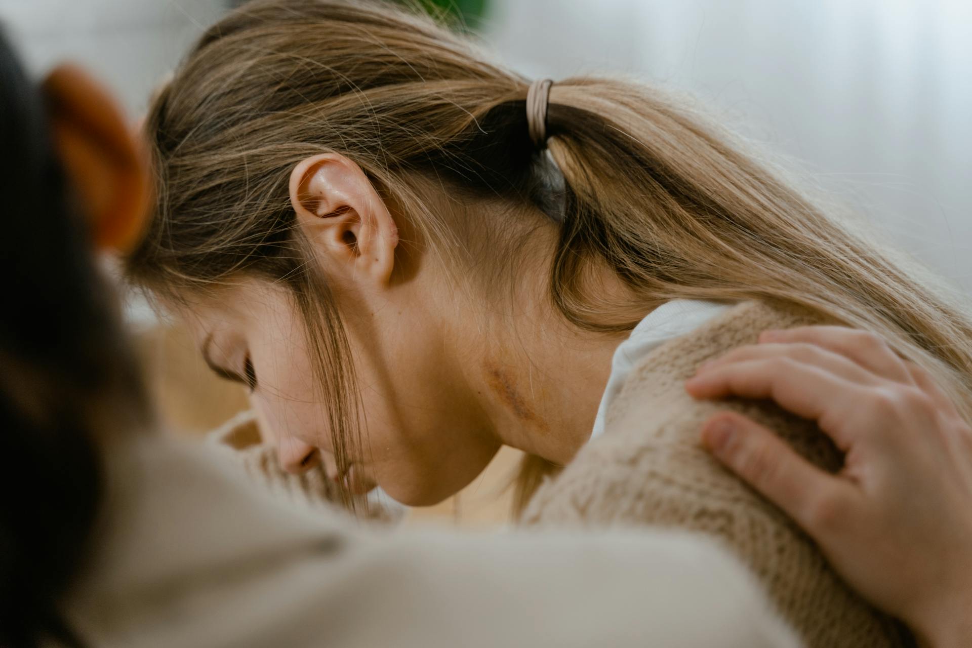 A woman crying | Source: Pexels