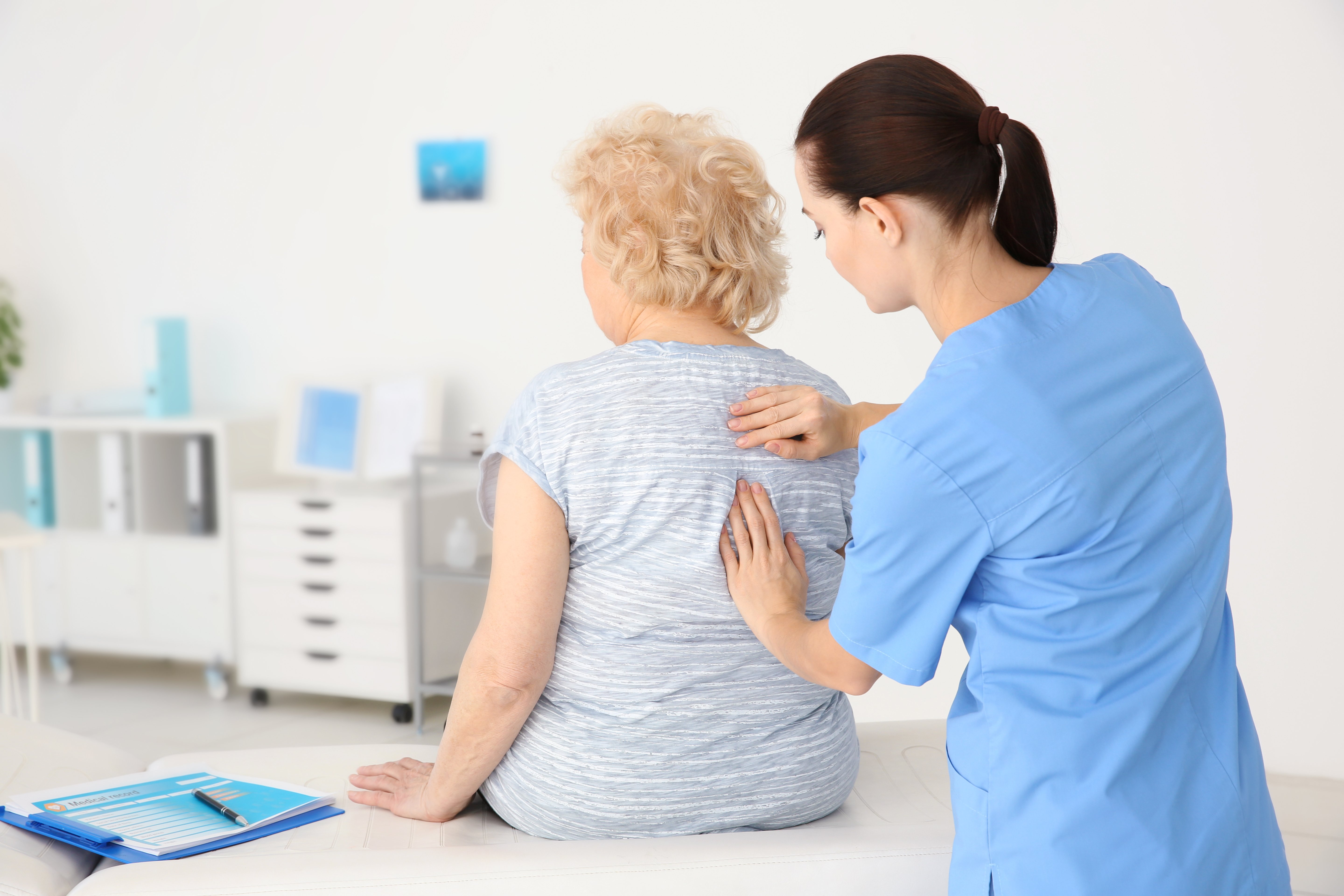 Mujer en consulta médica | Foto: Shutterstock