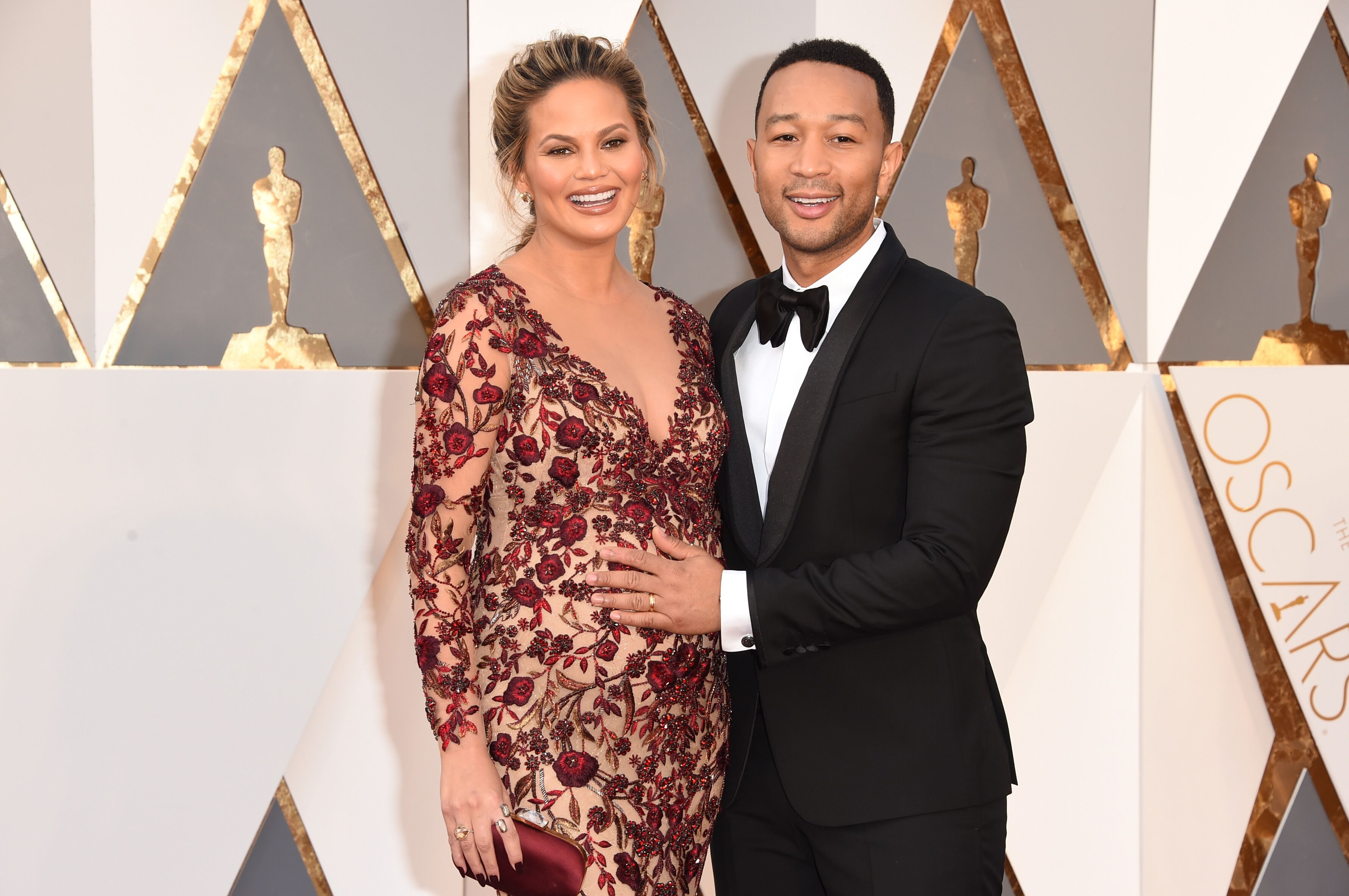 Chrissy Teigen and John Legend attend the 88th Annual Academy Awards. | Source: Getty Images