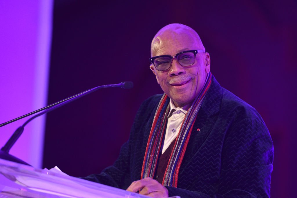Quincy Jones presenting Amanda Booth the Global's Quincy Jones Exceptional Advocacy Award at Sheraton Denver Downtown Hotel on November 02, 2019. | Photo: Getty Images
