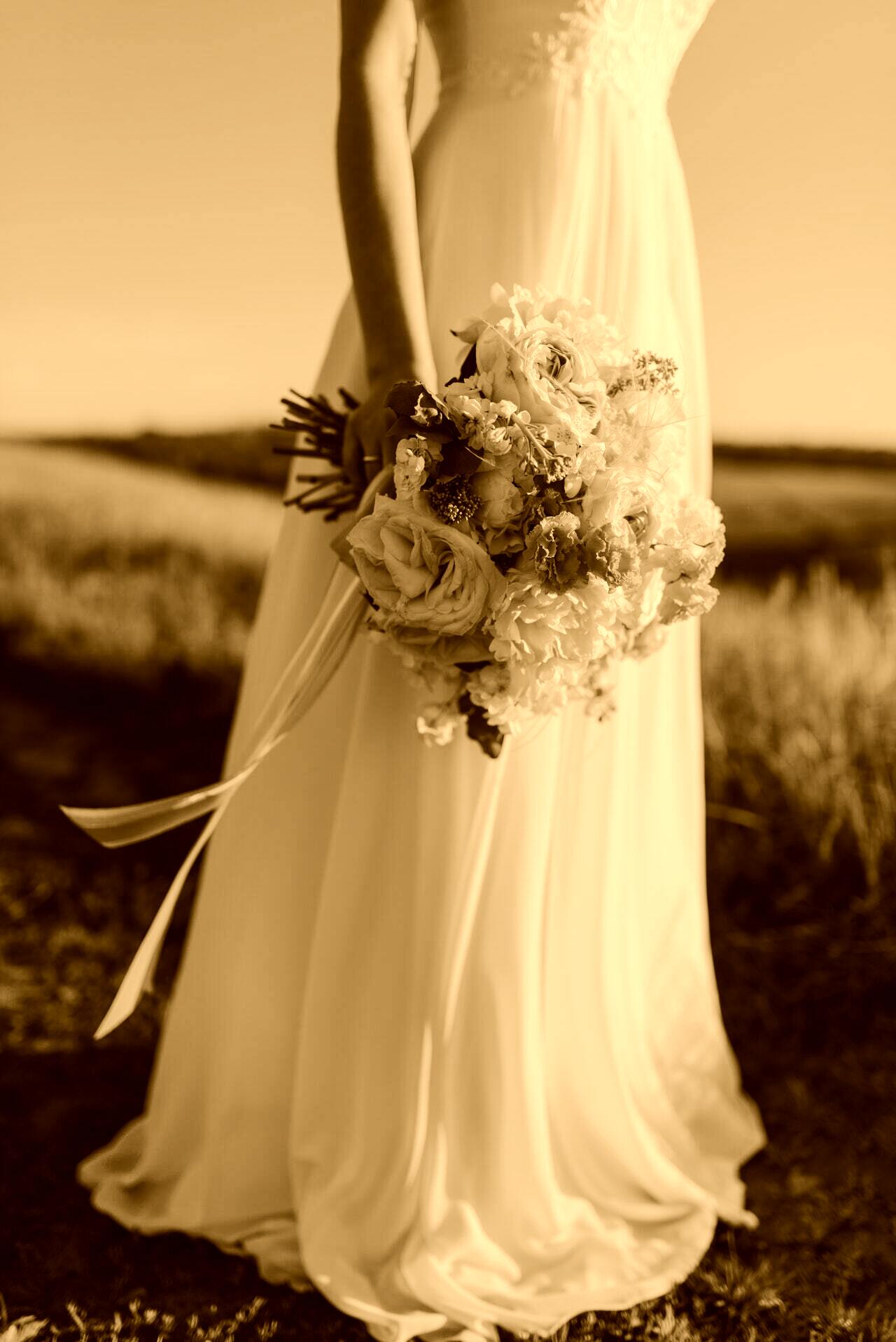 Mujer con vestido de novia. | Foto: Pexels