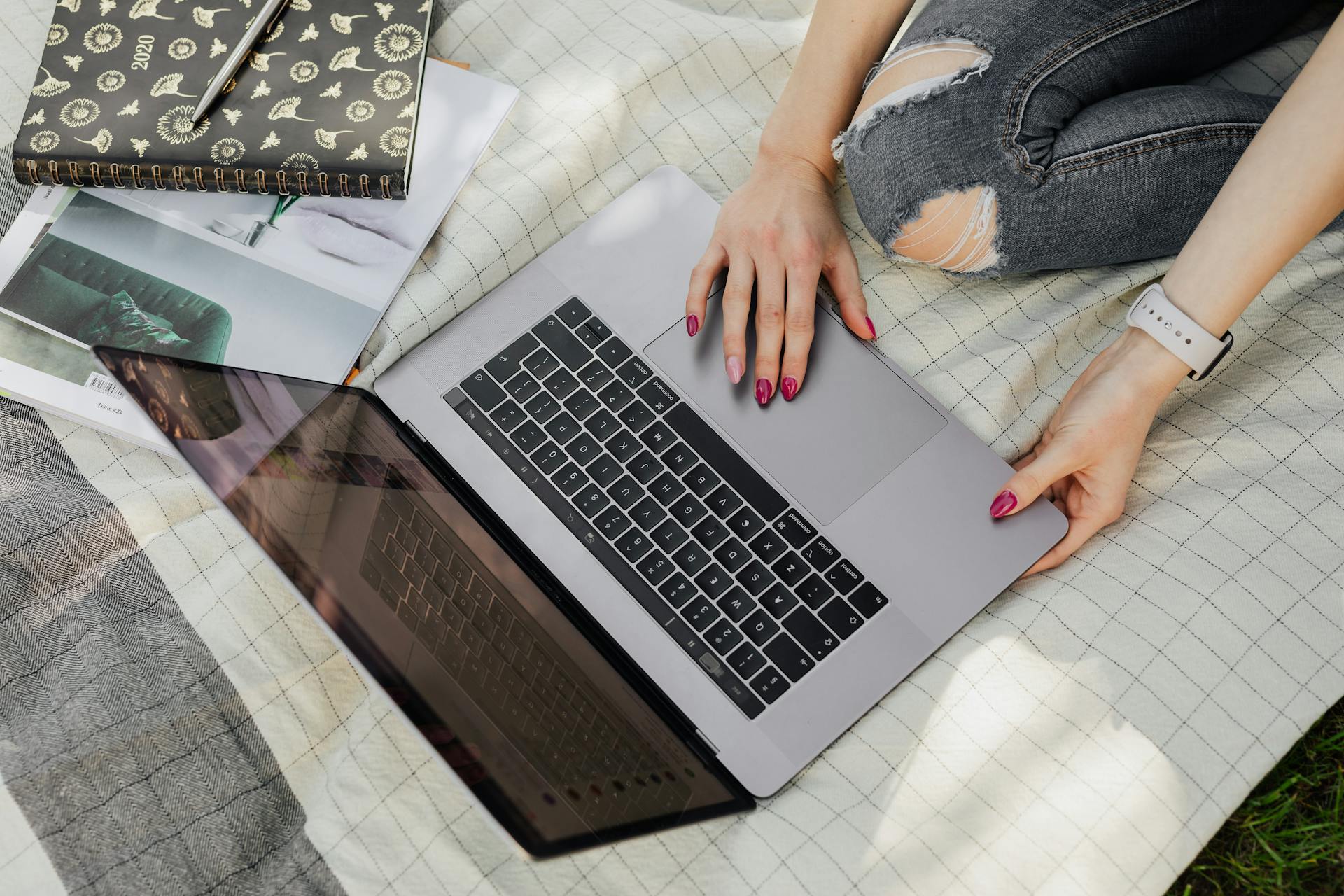 A person using a laptop | Source: Pexels