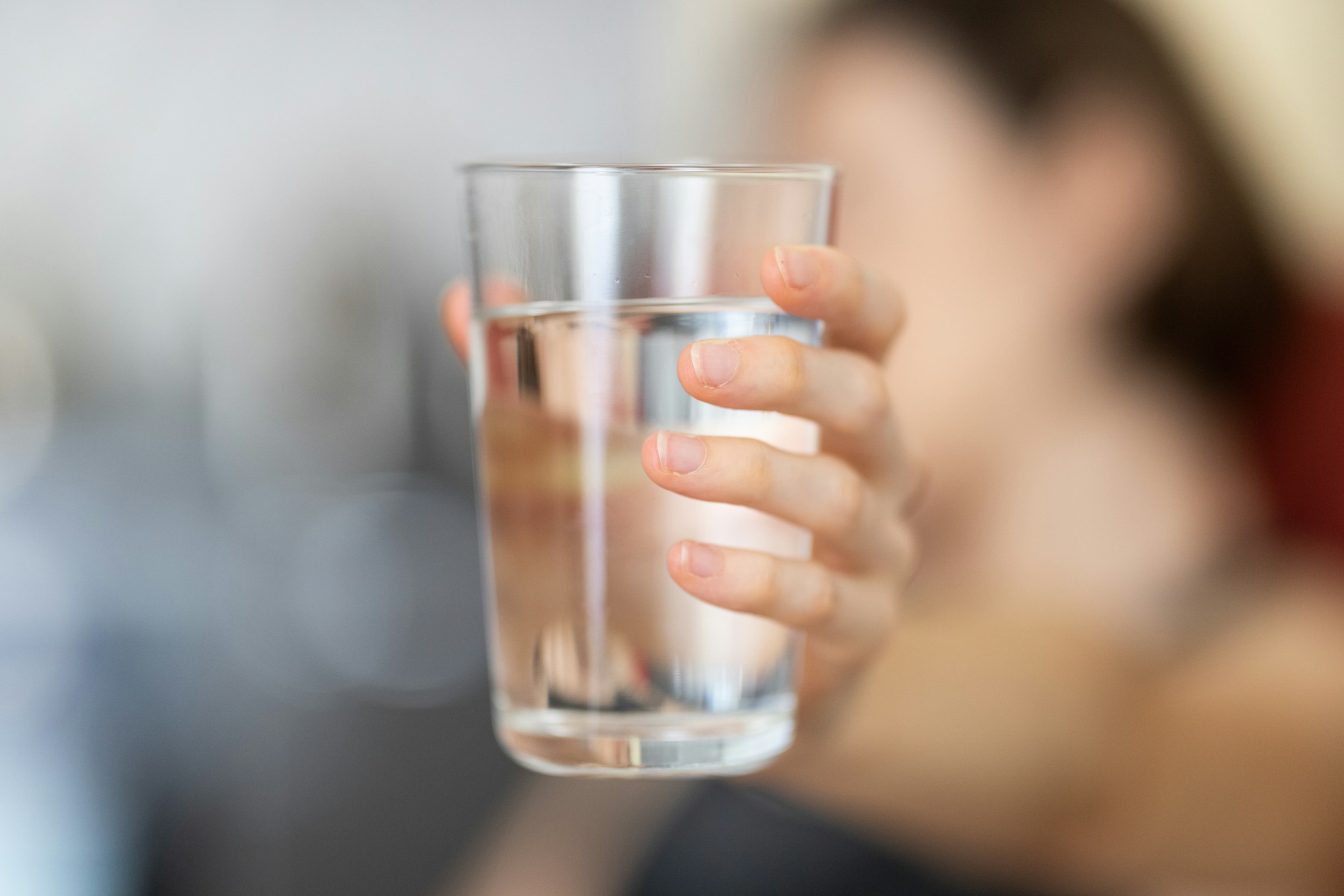 A person holding a glass of water | Source: Unsplash
