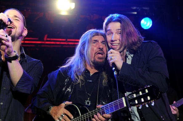 Abi Ofarim, seine Söhne Tal und Gil Ofarim, Comeback-Konzert, München, 2009 | Quelle: Getty Images Abi Ofarim, seine Söhne Tal und Gil Ofarim, Comeback-Konzert, München, 2009 | Quelle: Getty Images