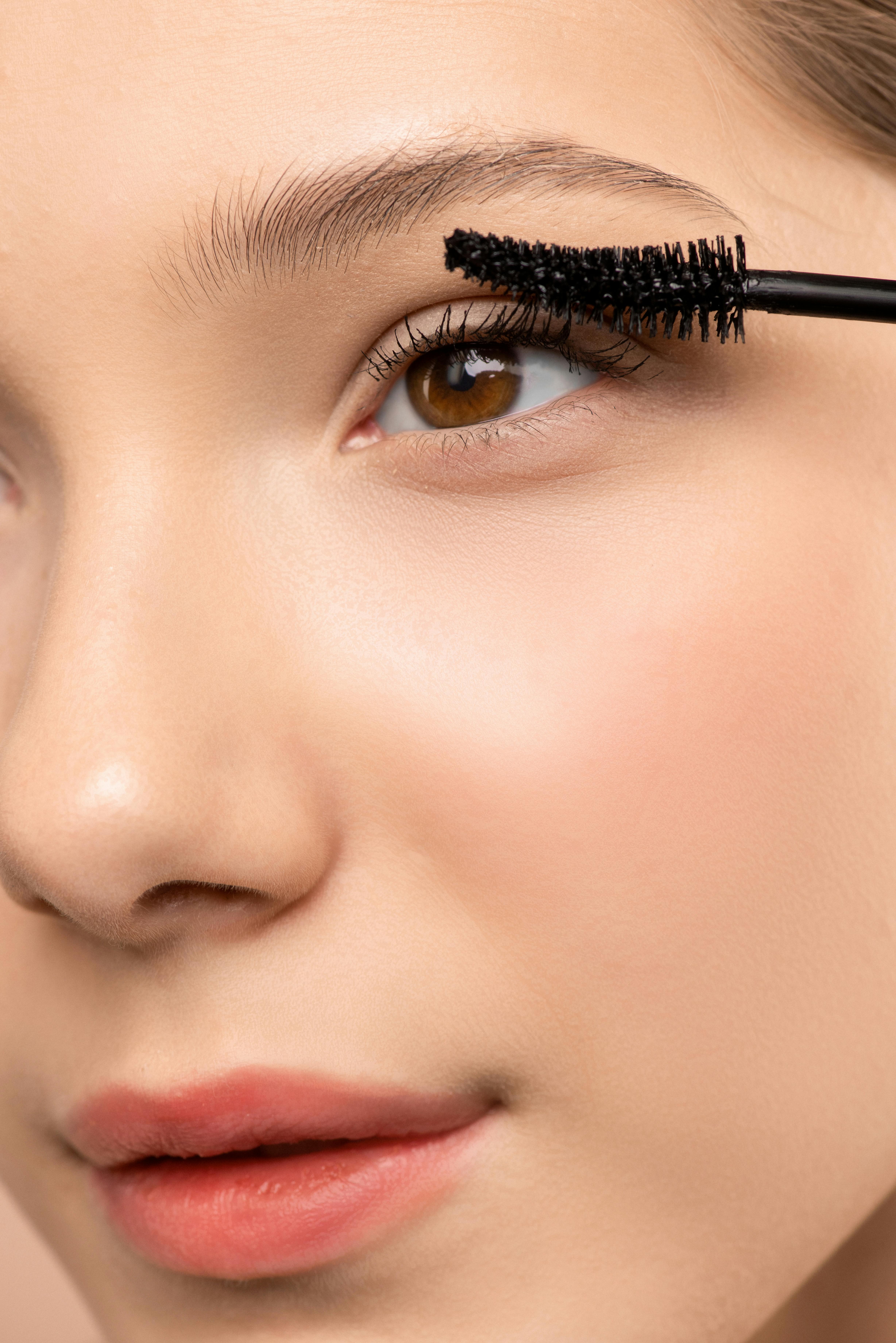 A woman applying mascara | Source: Pexels