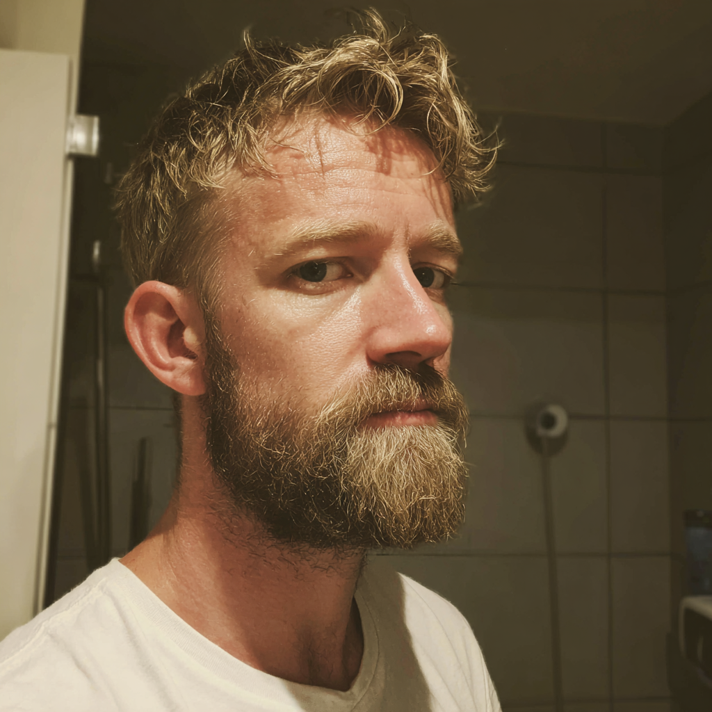 A man standing in a bathroom | Source: Midjourney