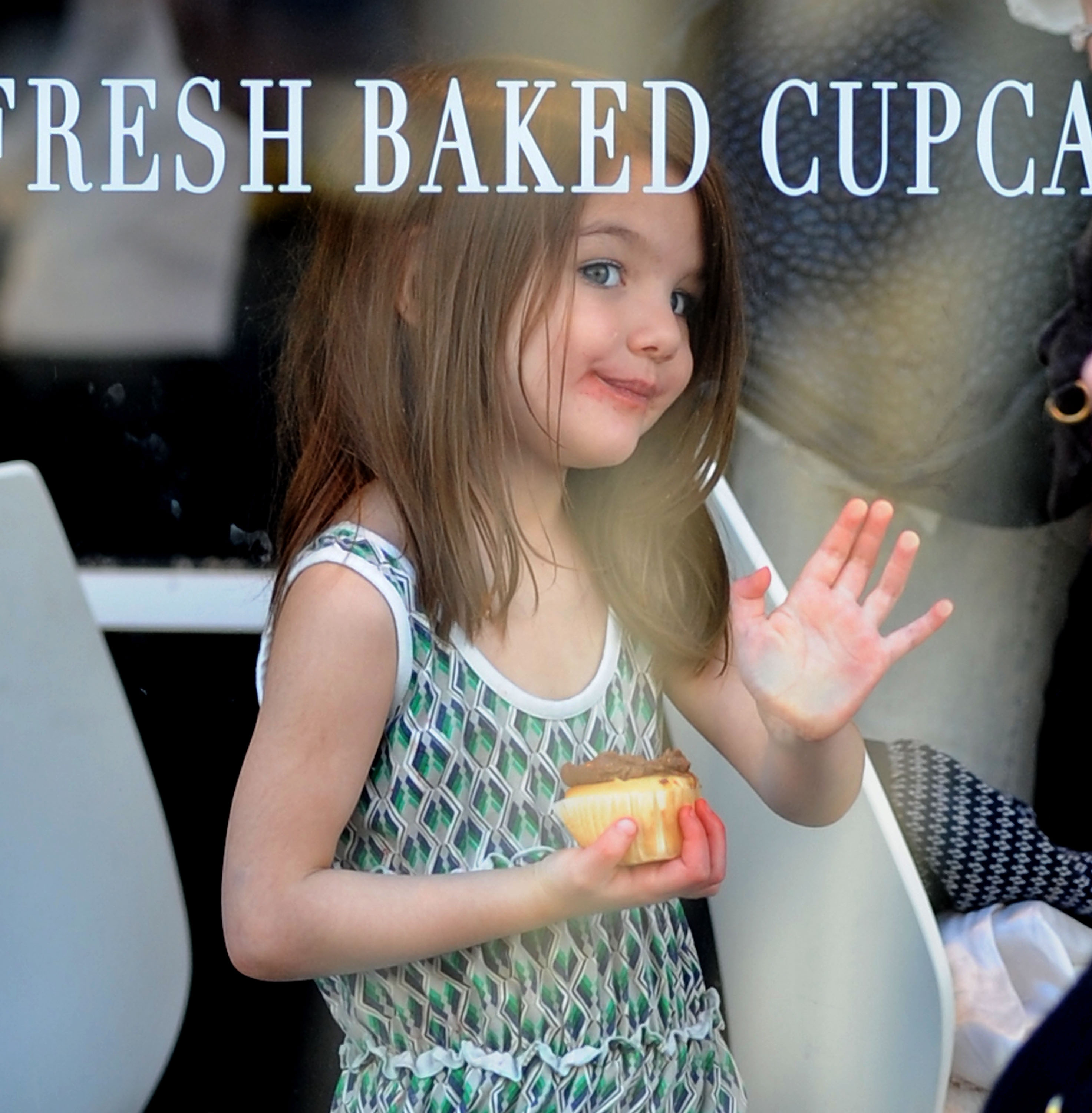 Suri Cruise at Sweet cupcake store on October 10, 2009, in Cambridge, Massachusetts. | Source: Getty Images