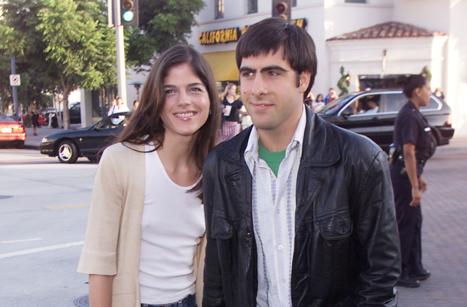 Selma Blair and Jason Schwartzman at the world premiere of 'The Replacements' in Los Angeles, on August 7, 2000. | Source: Getty Images