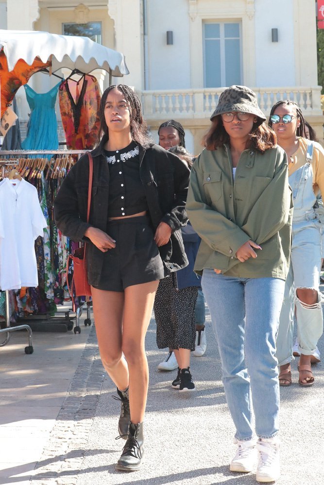 Malia and Sasha Obama on their France vacation | Photo: Hollywood Life
