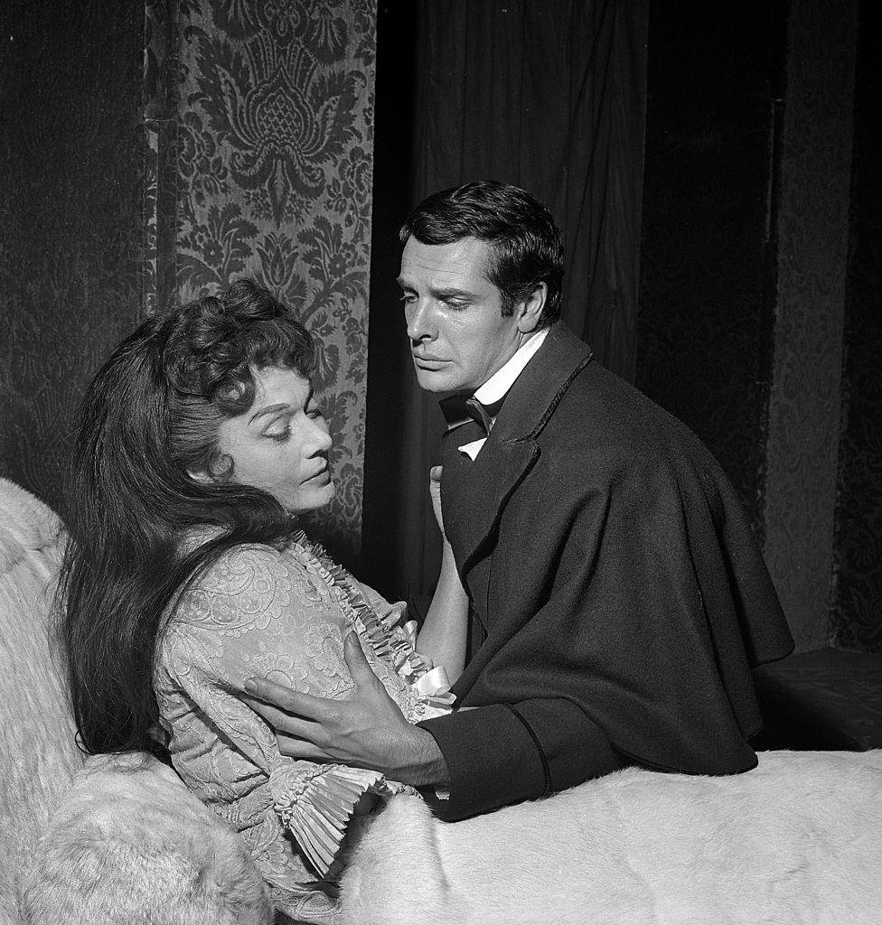Edwige Feuillere et Paul Guers dans "La Dame aux camélias". | Photo : Getty Images Edwige Feuillere et Paul Guers dans "La Dame aux camélias". | Photo : Getty Images
