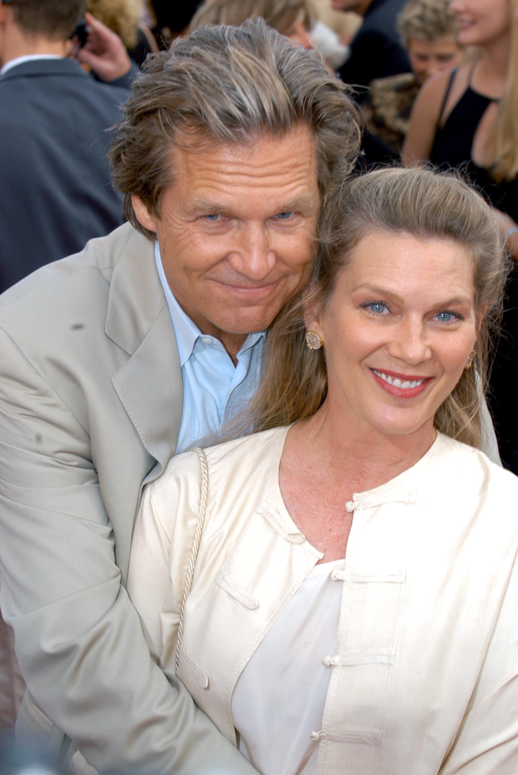 Jeff Bridges and Susan Geston at the "Seabiscuit" premiere in Los Angeles,  on July 22, 2003 | Source: Getty Images