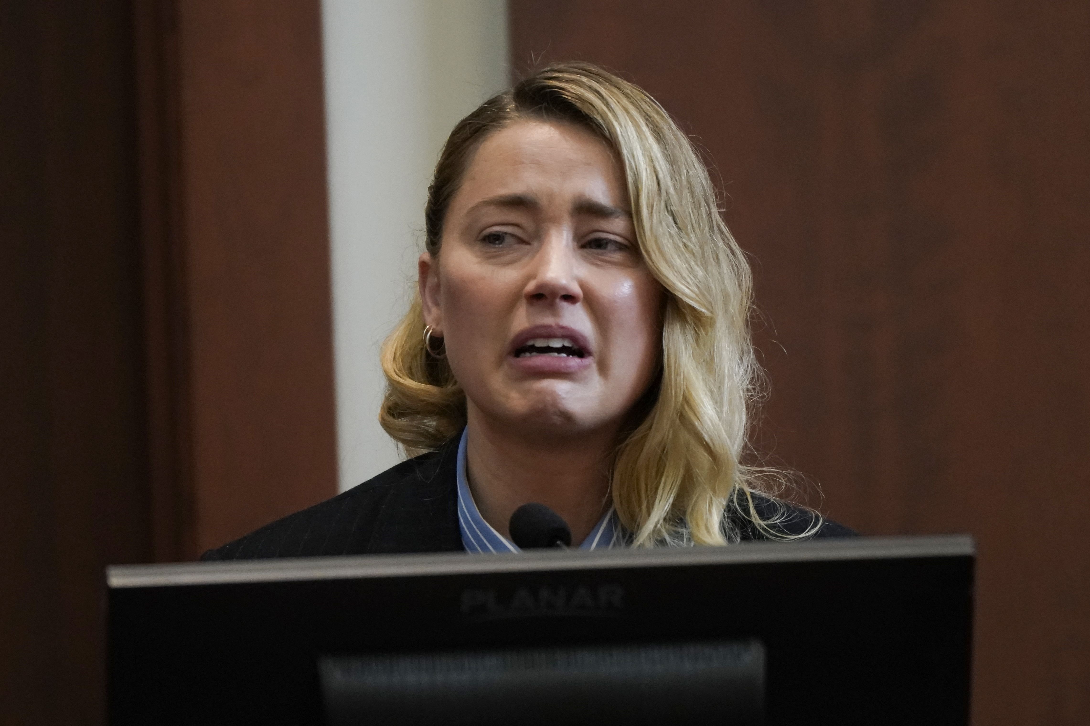 Amber Heard testifies against Johnny Depp at Fairfax County Circuit Court during a defamation case against her in Fairfax, Virginia, on May 4, 2022. | Source: Elizabeth Frantz/POOL/AFP/Getty Images