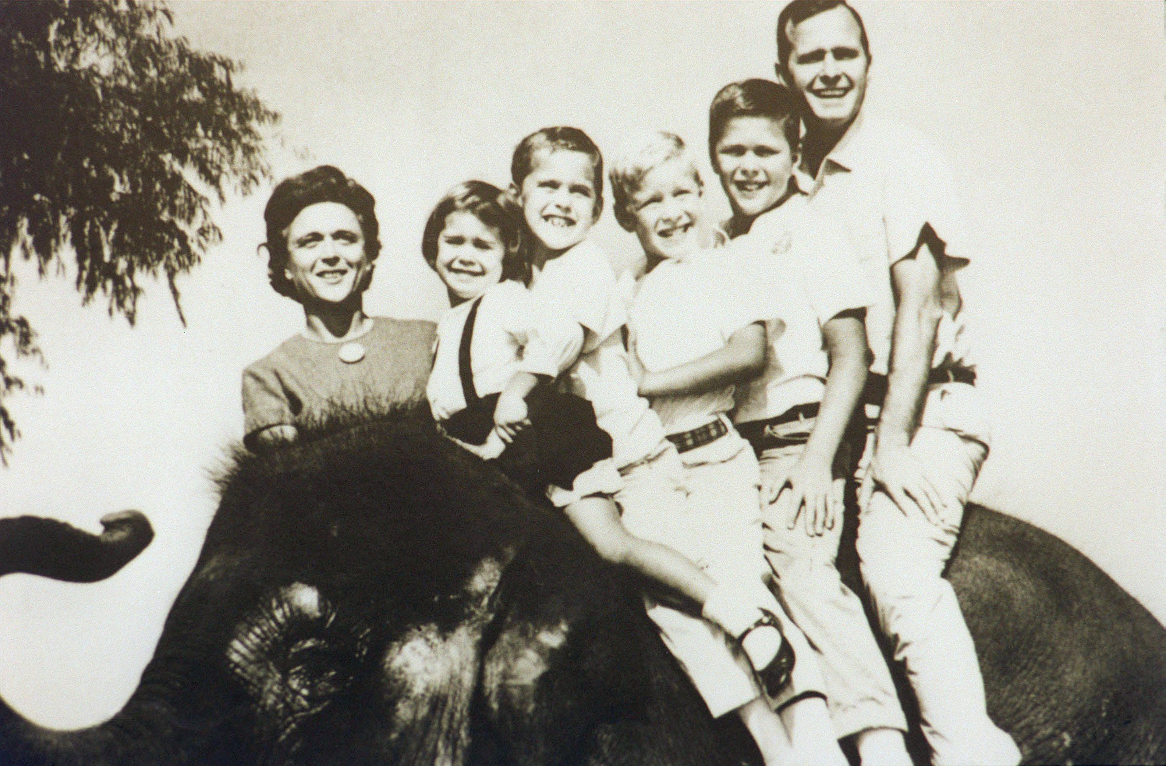 Barbara and George H.W. Bush and four of their children at the 1964 Republican convention. | Source: Robert Daemmrich Photography Inc/Sygma/Getty Images