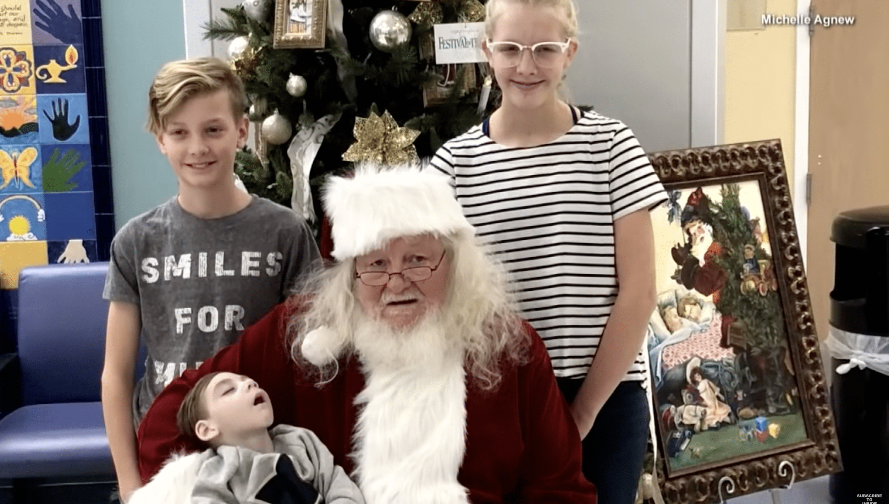 Santa visited Miles and his older siblings in hospice care in December 2017. | Photo: YouTube.com/Inside Edition