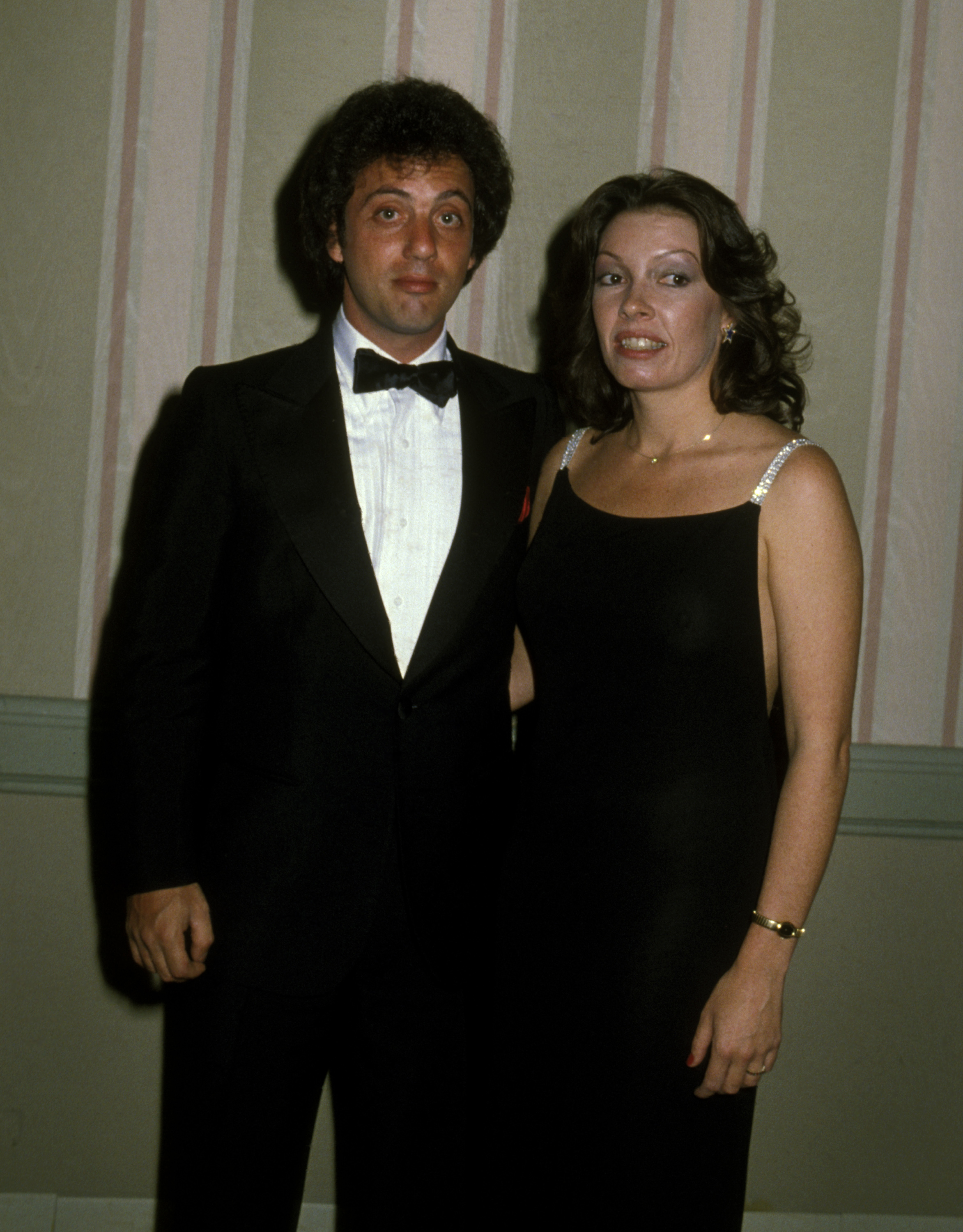 Billy Joel y Elizabeth Ann Weber aparecen en una foto el 9 de junio de 1979, en el Music & Performing Arts Lodge of B'nai B'rith | Foto: Getty Images