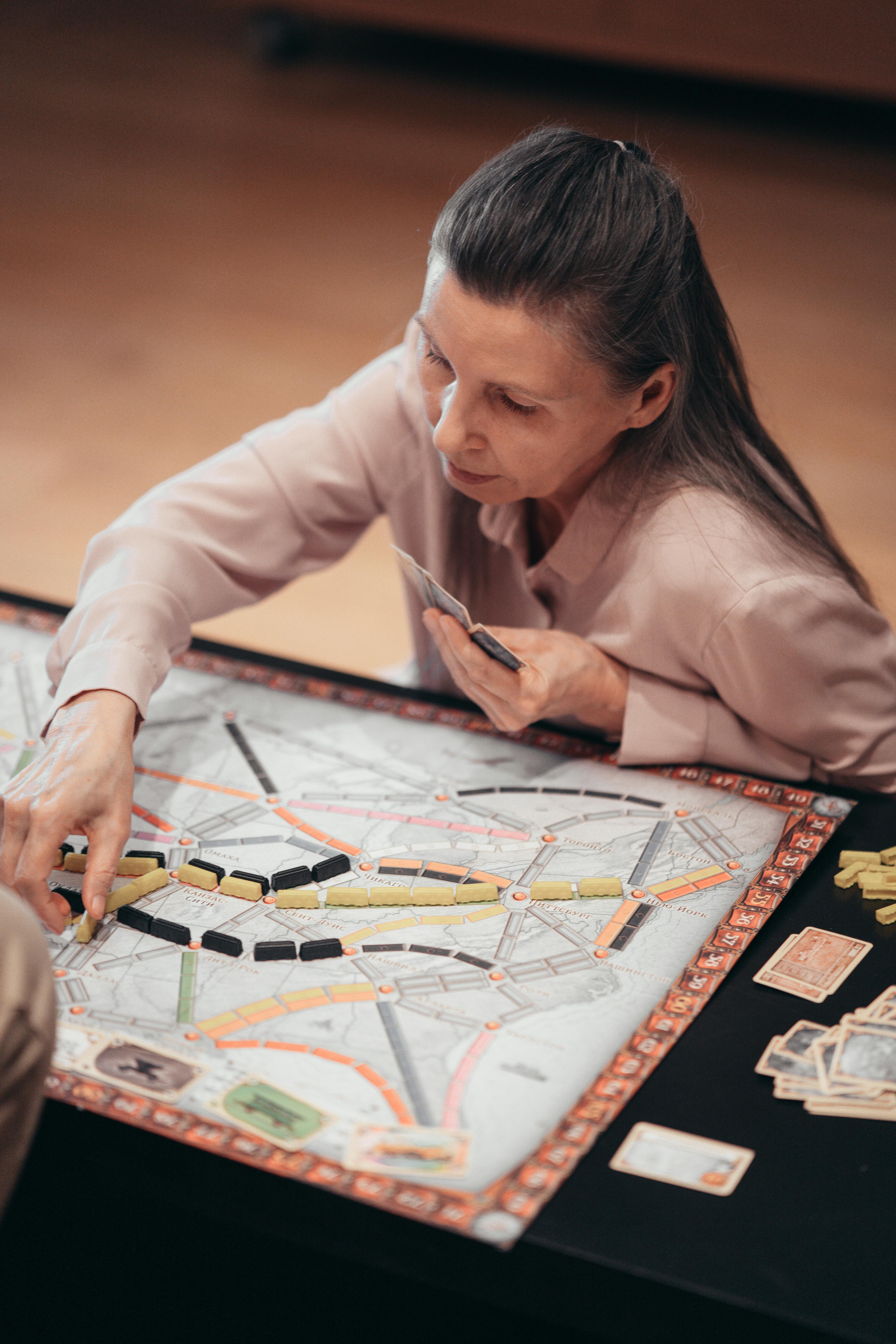 A woman playing a board game with friends | Source: Pexels