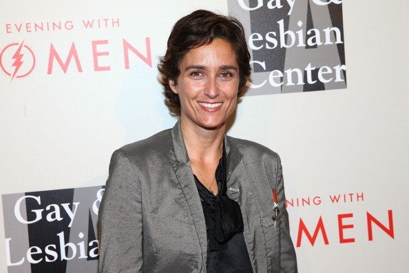 Photographer/actress Alexandra Hedison attends The L.A. Gay & Lesbian Center's 2014 An Evening With Women (AEWW) at The Beverly Hilton Hotel on May 10, 2014, in Beverly Hills, California. | Source: Getty Images.