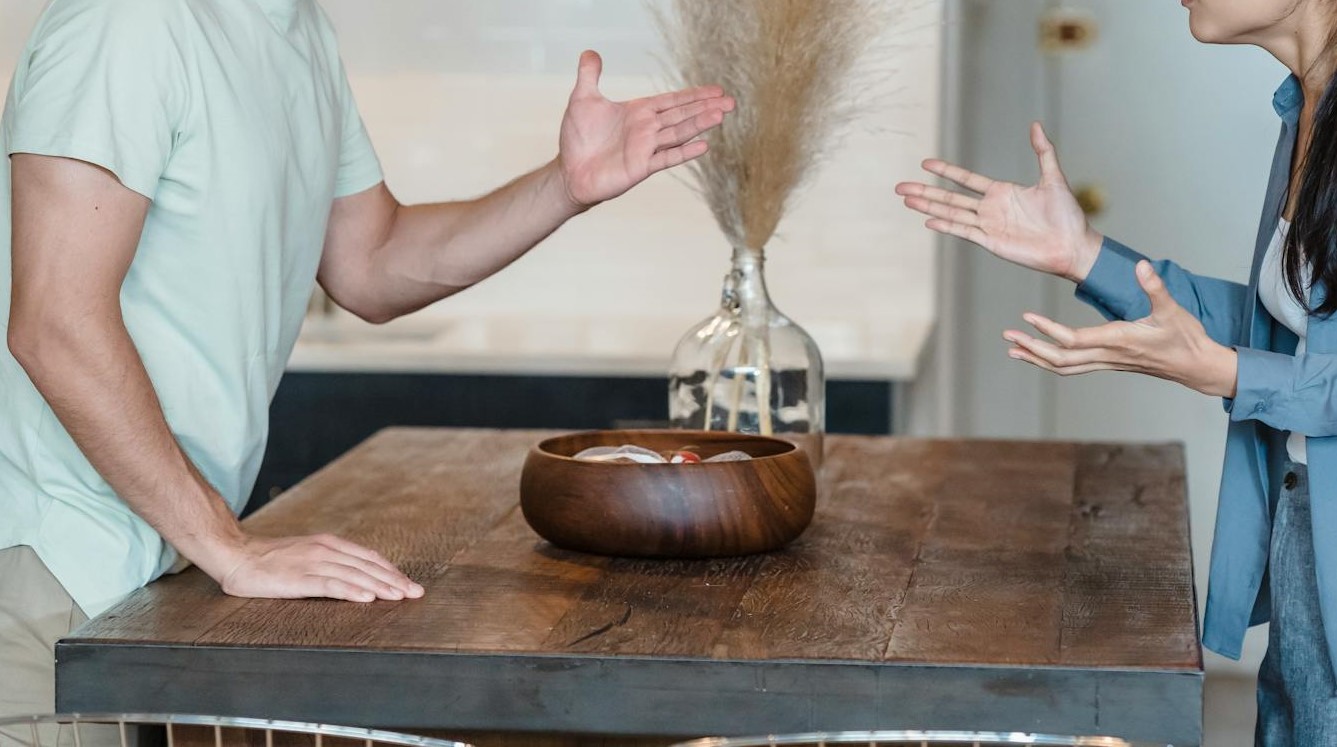 A couple arguing with each other | Source: Pexels