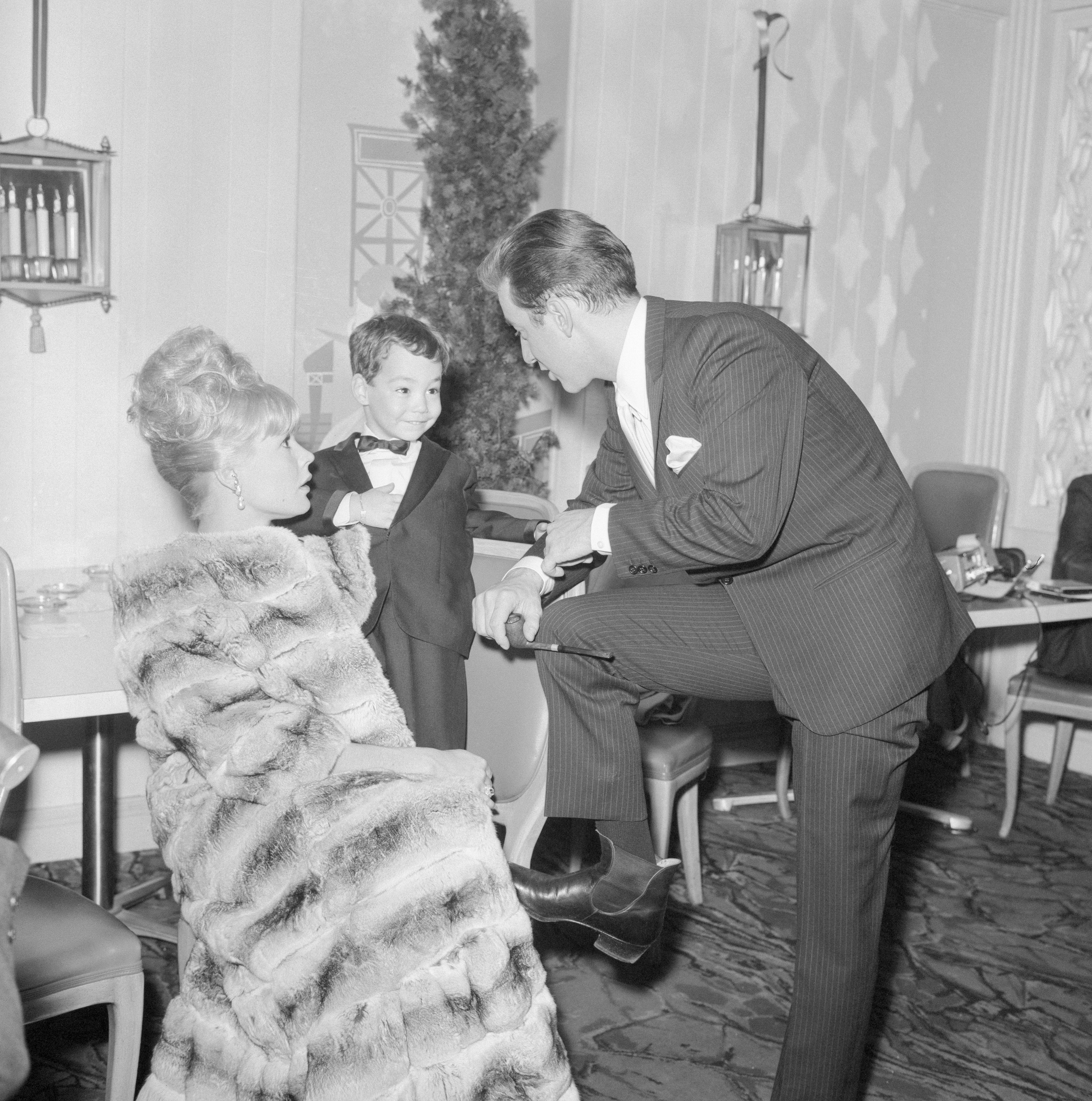 Sandra Dee, Dodd Mitchell Darin, and Bobby Darin at one of Bobby's Las Vegas shows in 1966 | Source: Getty Images