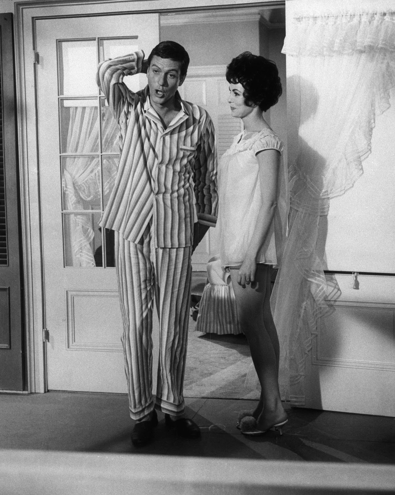 Dick Van Dyke and Janet Leigh filming "Bye Bye Birdie" in 1963. | Source: Getty Images