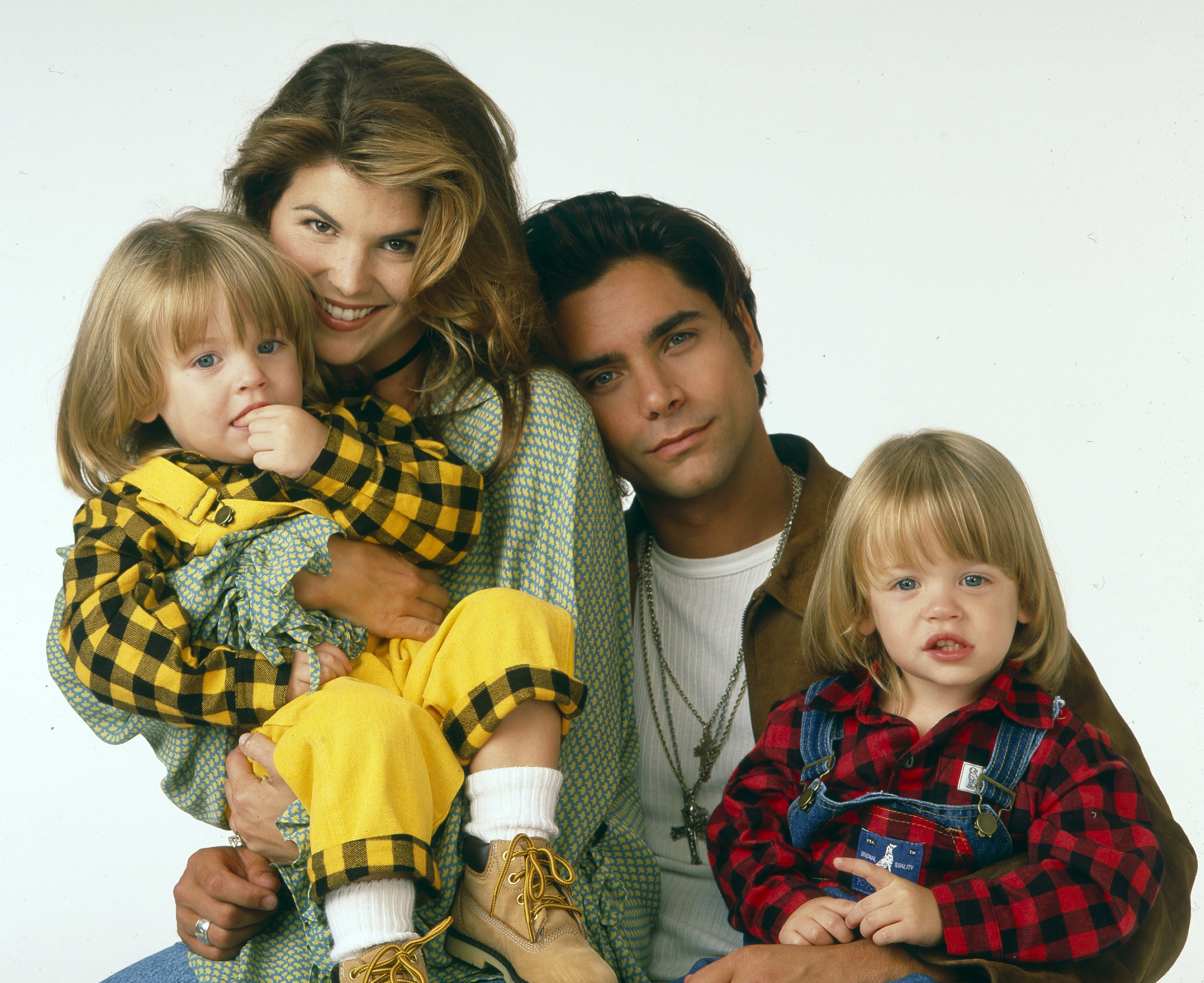 (L-R) Dylan Tuomy-Wilhoit, Lori Loughlin, John Stamos, Blake Tuomy-Wilhoit in promotional photo "Full House," on September 14, 1993 | Source: Getty Images