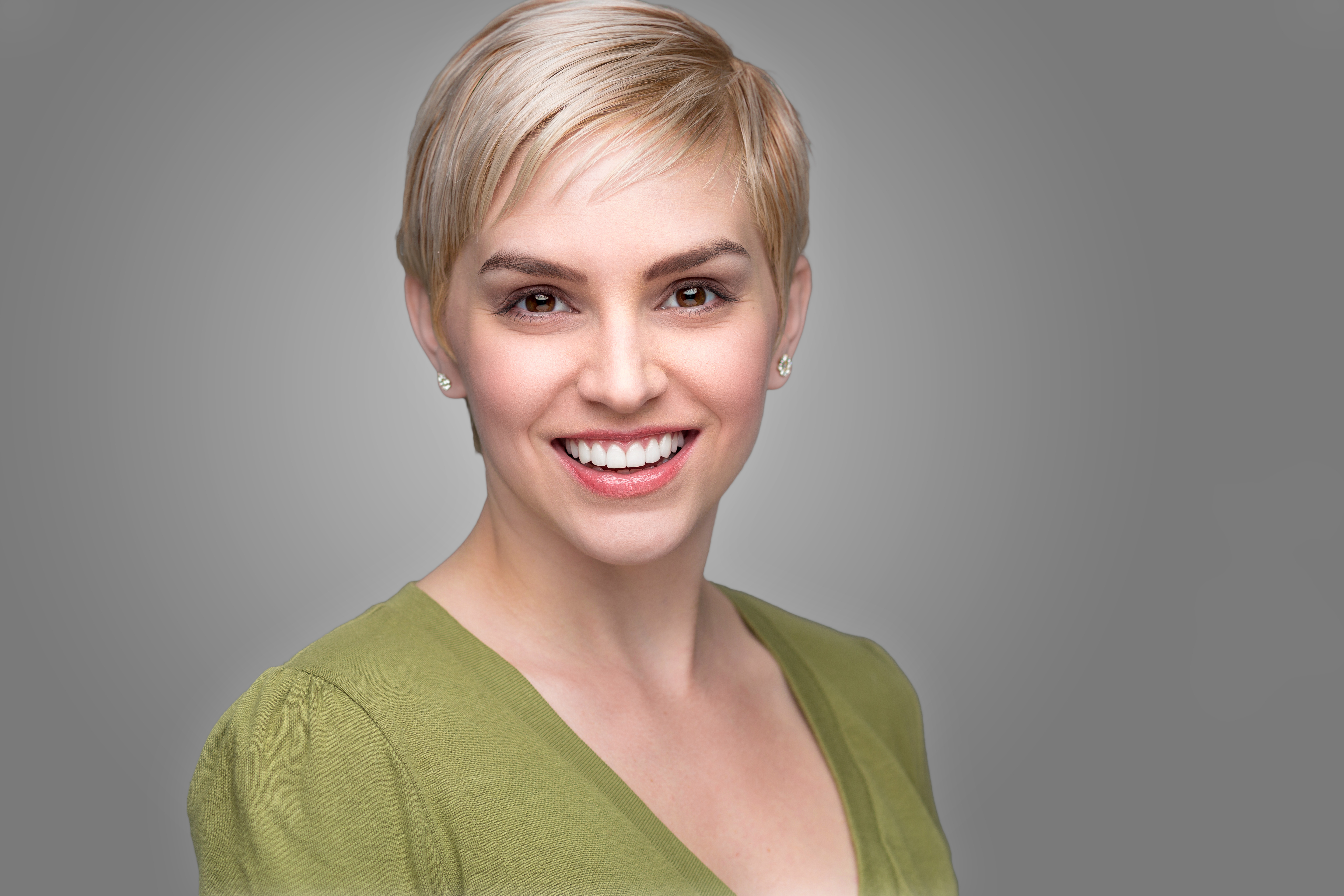 A woman with a blonde pixie cut hairstyle | Source: Shutterstock