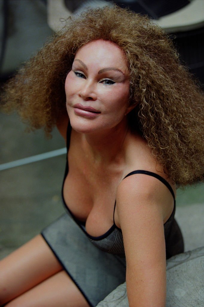 Jocelyn Wildenstein, known as The Catwoman due to all her plastic surgeries, sat for a portrait at her Upper East Side townhouse in NYC on May 28, 1998. | Source: Getty Images