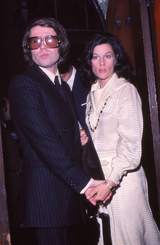 Raphael y su esposa la periodista Natalia Figueroa, 1975, Madrid, España. | Foto: Getty Images