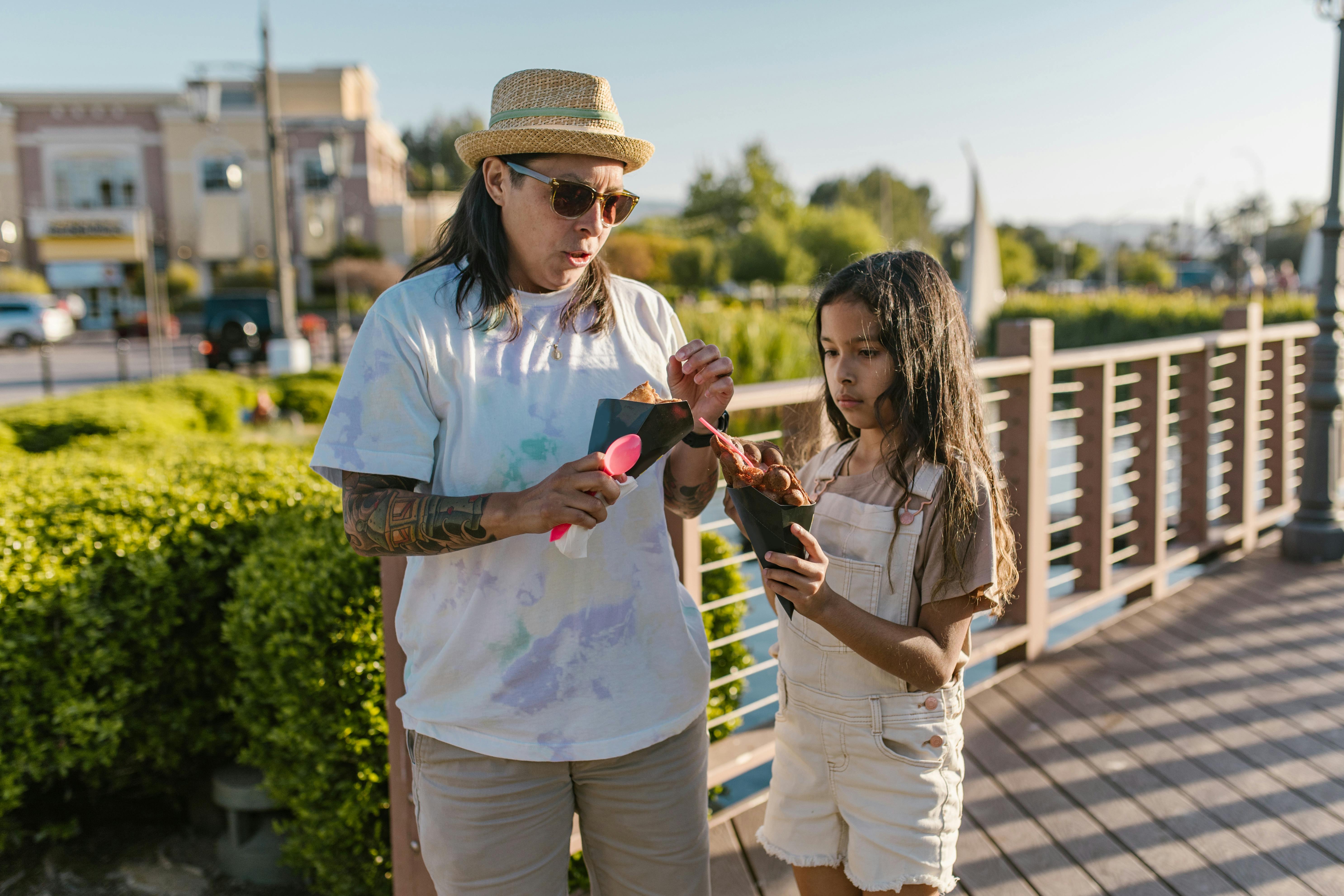 Father and daughter enjoying ice cream | Source: Pexels