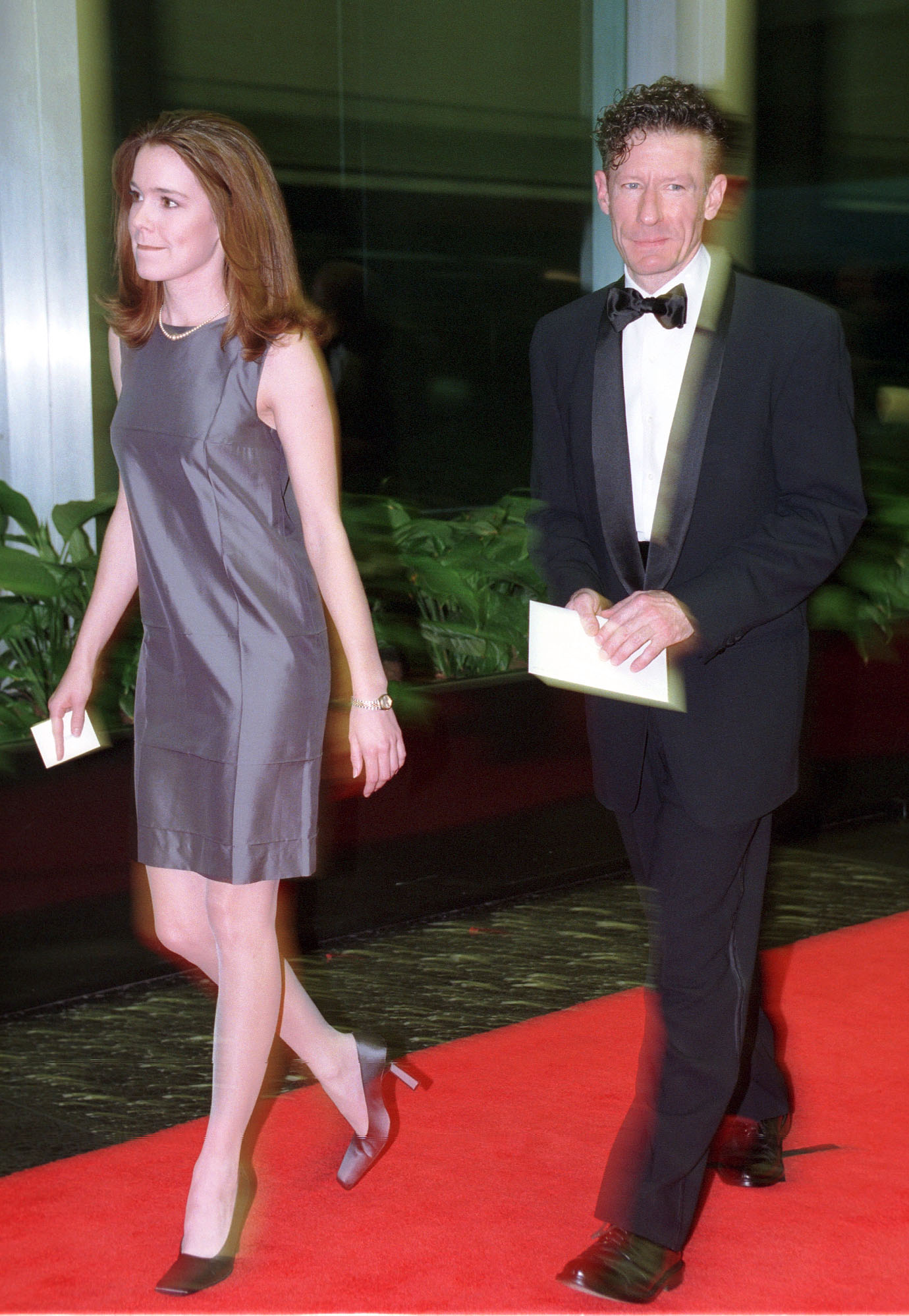 Lyle Lovett and April Kimble arrive for the 1998 Kennedy Center Honors on December 5, 1998, in Washington, DC. | Source: Getty Images