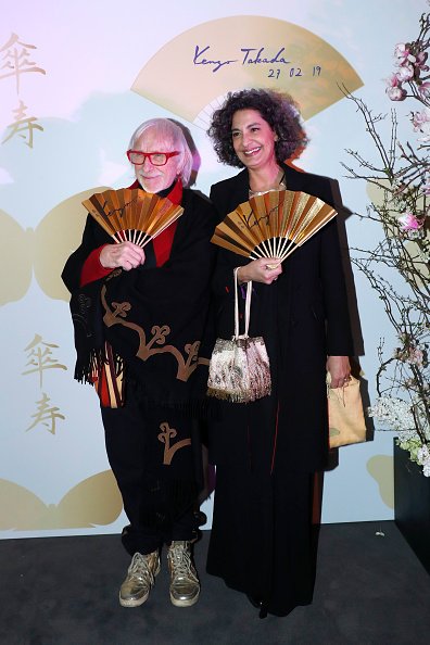 L'acteur Pierre Richard et son épouse Ceyla Lacerda assistent à la 80e fête d'anniversaire de Kenzo Takada. |Photo : Getty Images