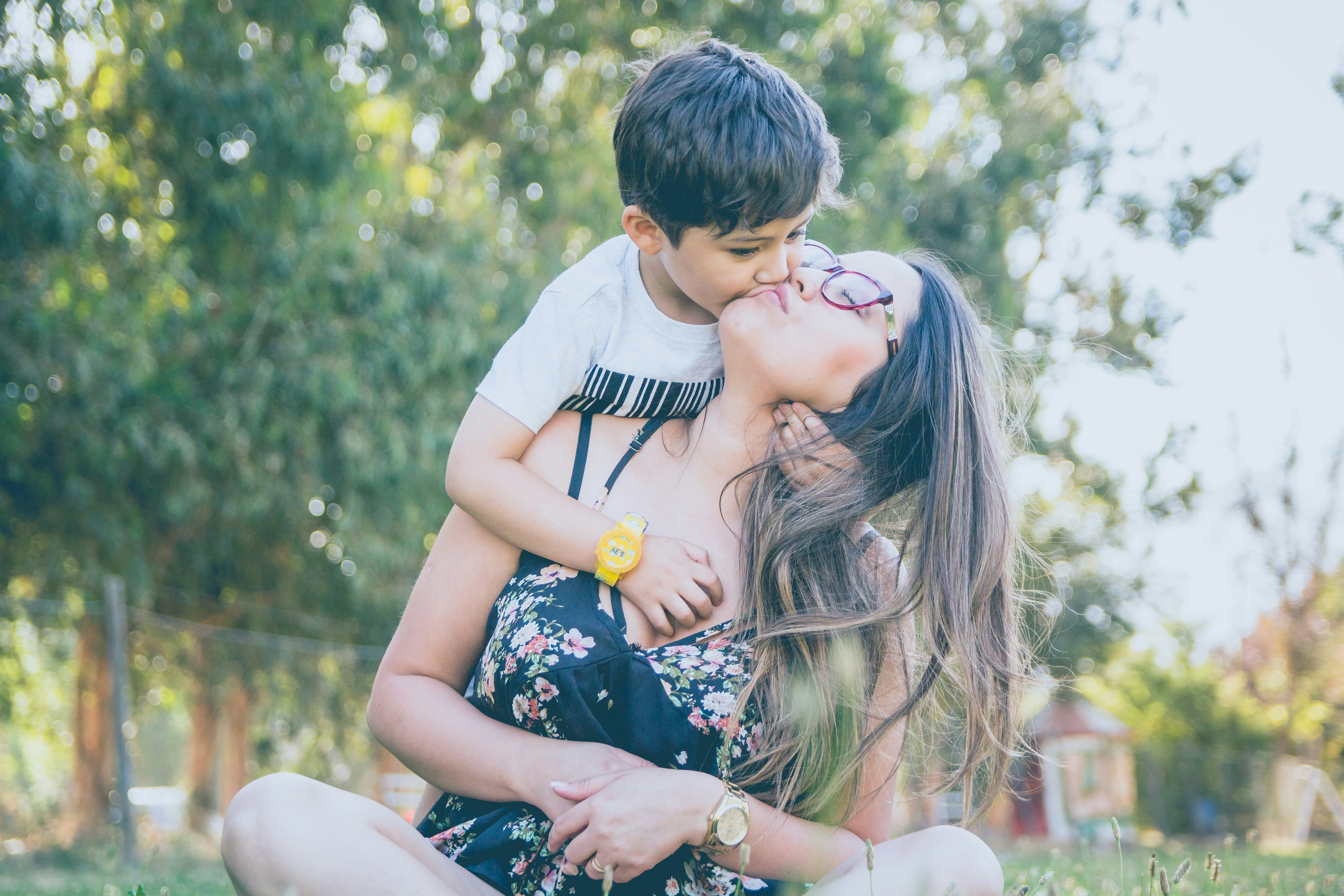 A mom with her son | Source: Unsplash
