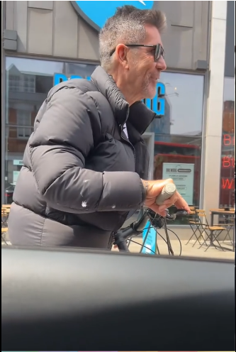 Simon Cowell spotted by fans while riding him electric bike in Central London from a video posted on June 22, 2025 | Source: Tiktok/@plus44unrulyfluffy