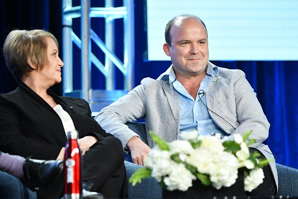 Ariana Barraza et Rory Kinnear s'expriment lors du segment Showtime de la tournée de presse de la TCA. | Photo :Getty Images