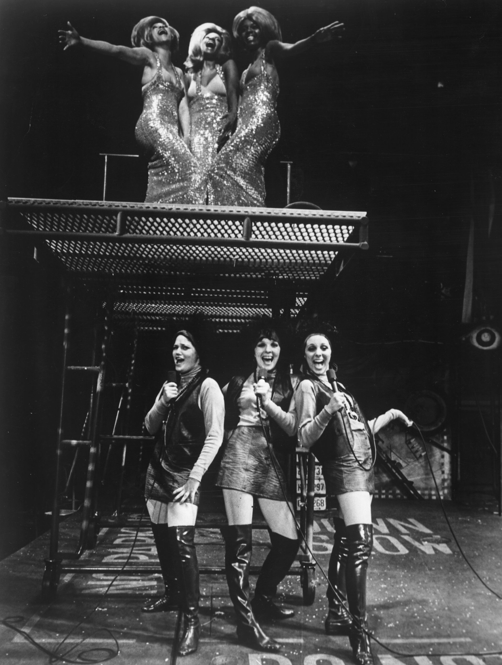 Emmaretta Marks, Melba Moore, and Lorri Davis sing above, while below Suzannah Norstrand, Diane Keaton, and Natalie Mosco hymn in a scene from "Hair" at the Biltmore Theatre in 1968 | Source: Getty Images