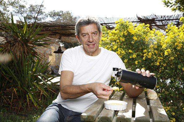 Avec Michel Cymes, médecin et présentateur TV. | Photos : Getty Images