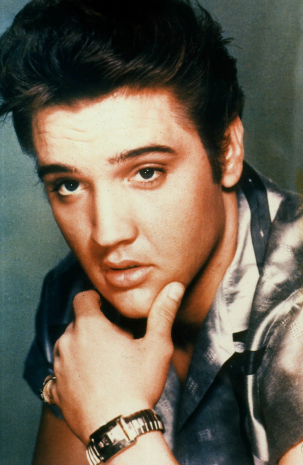 Elvis Presley poses for a studio portrait circa 1965. | Source: Getty Images