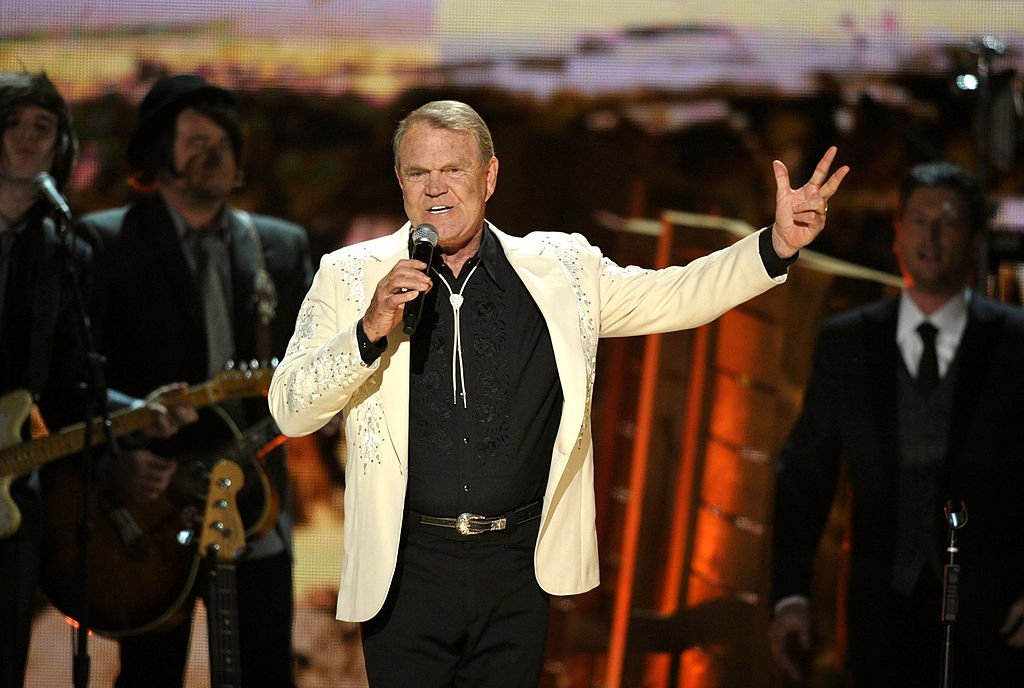 Glen Campbell at the 54th Annual GRAMMY Awards on February 12, 2012  | Photo: GettyImages