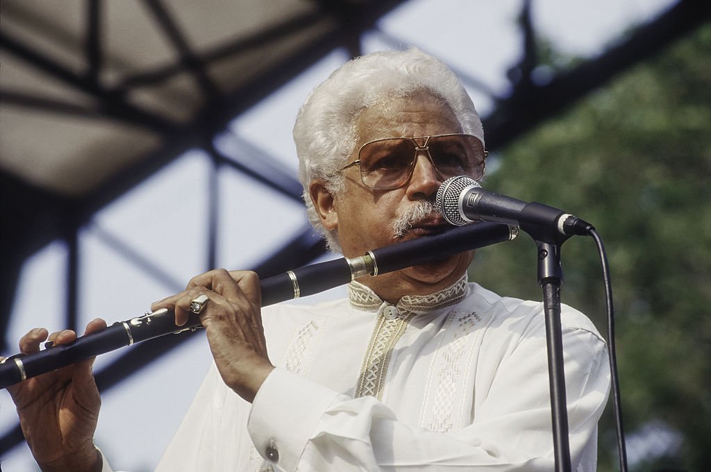 Johnny Pacheco pictured performing with Larry Harlow's Latin Legends band at Central Park SummerStage, 1996, New York. | Photo: Getty Images