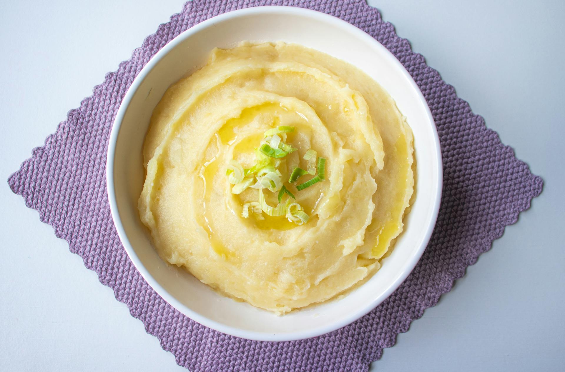 Mashed potatoes in a bowl | Source: Pexels