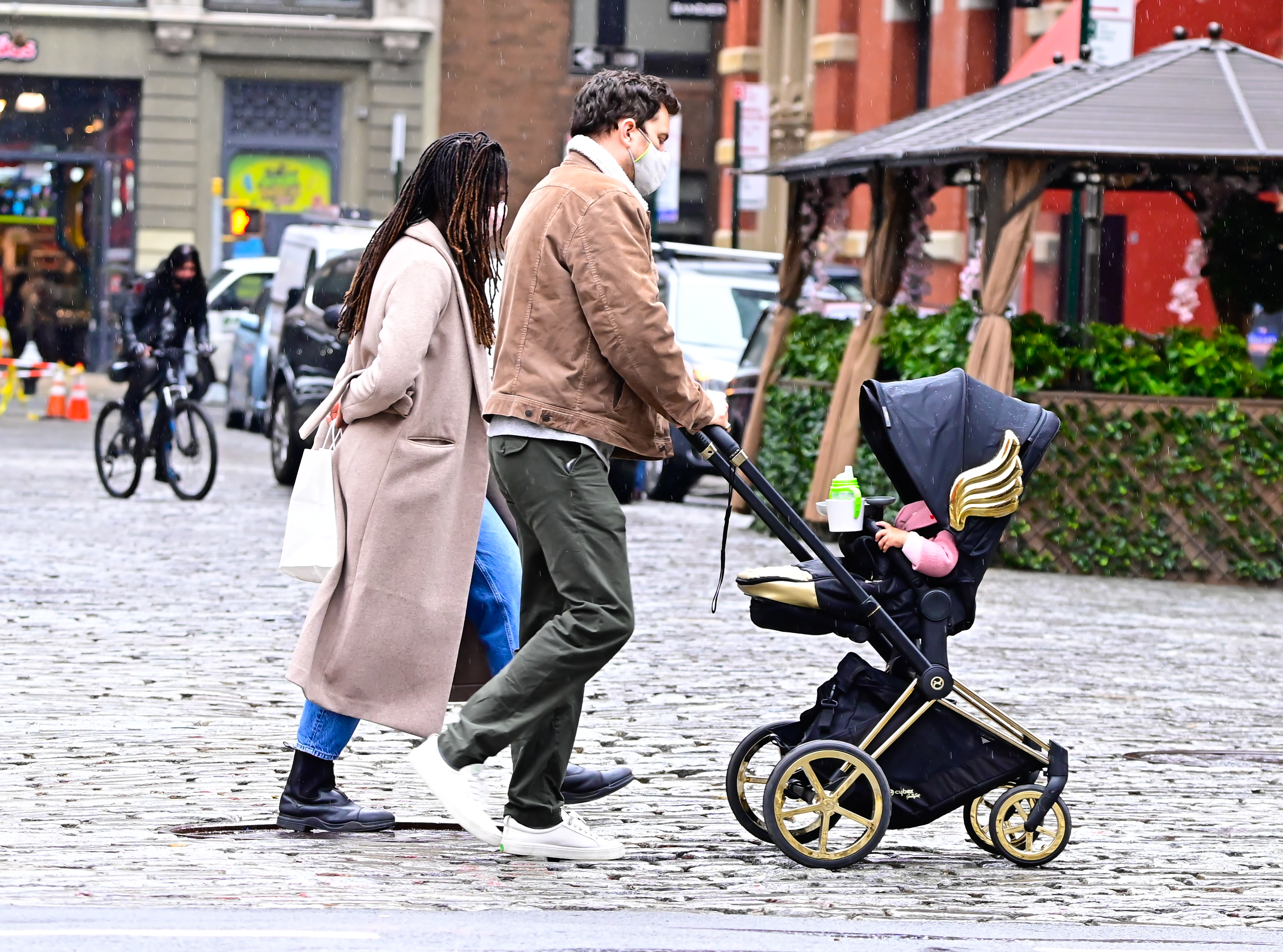 Jodie Turner-Smith and Joshua Jackson are seen in SoHo on April 1, 2021 | Source: Getty Images