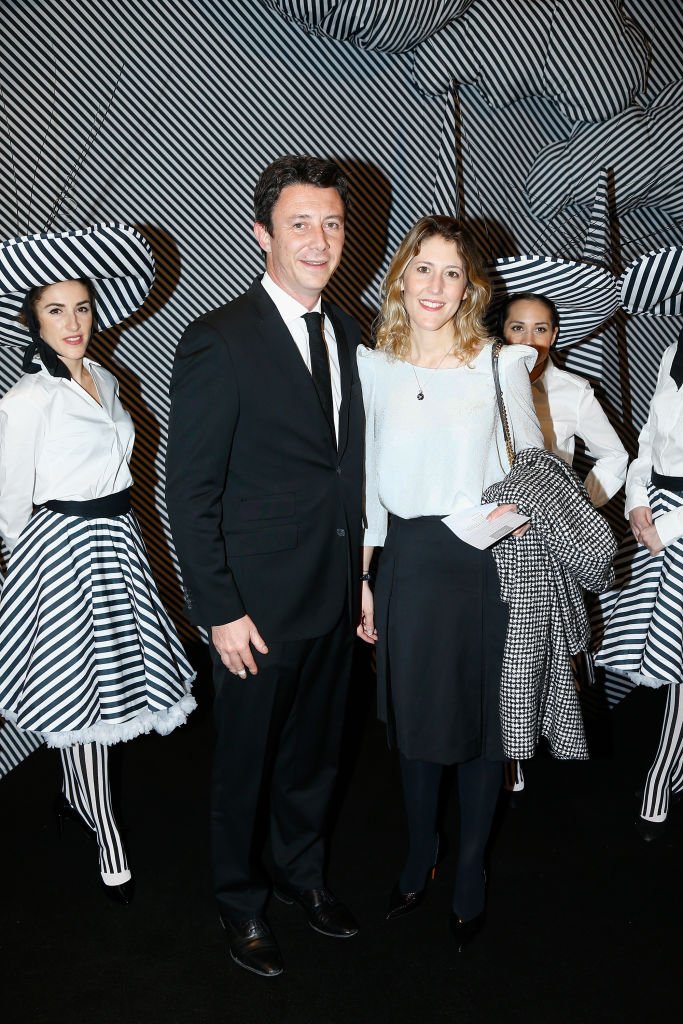 Benjamin Griveaux et son épouse assistent au dîner "Noir et Blanc" de la Société des Amis du Musée d'Art Moderne du Centre Pompidou Charles Kaisin au Centre Pompidou le 10 avril 2018 à Paris, France. | Photo : Getty Images