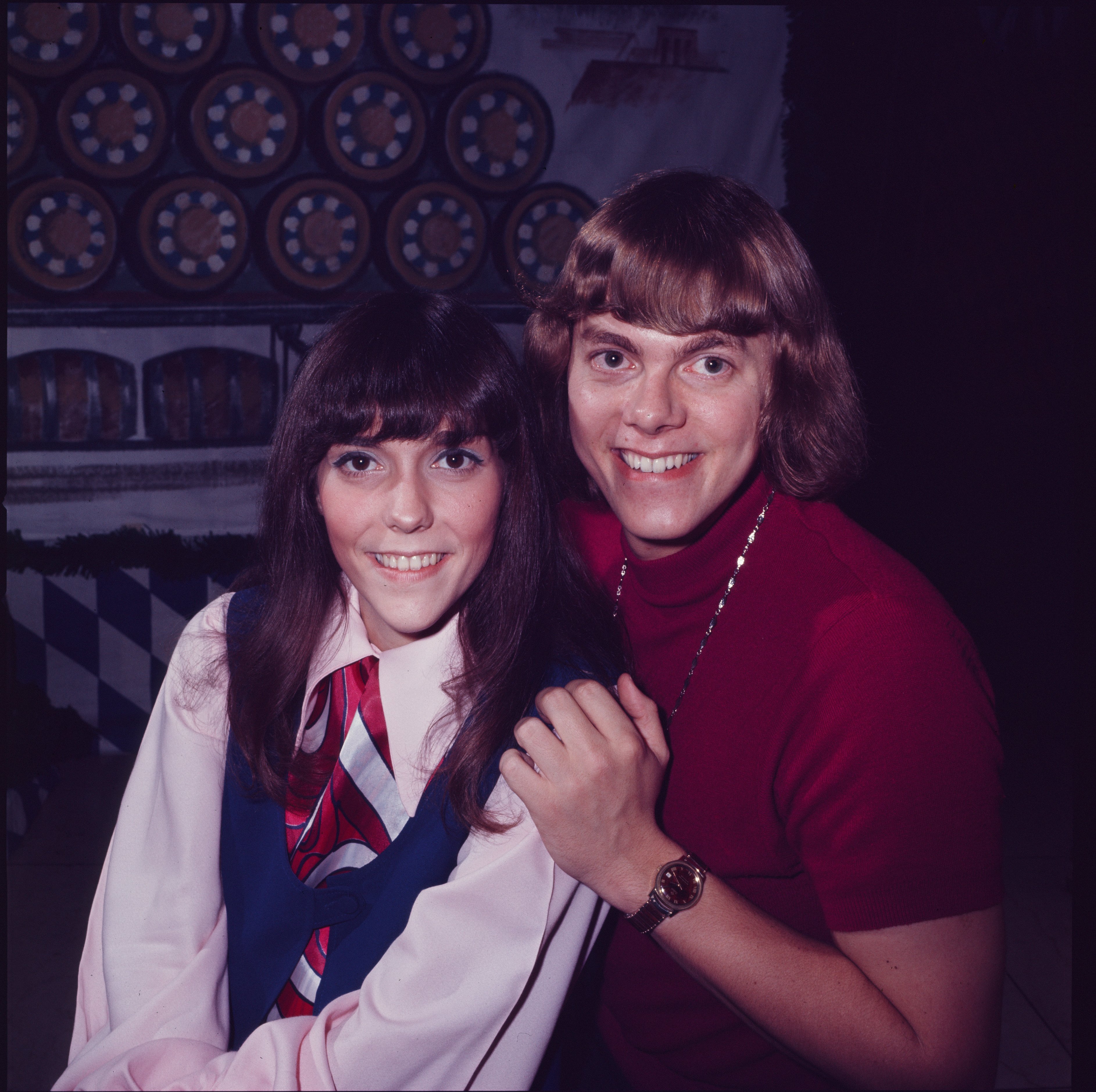 Karen Carpenter (left) and Richard Carpenter (right) of The Carpenters, photo session in Tokyo, Japan, 2nd June 1972 | Source: Getty Images 