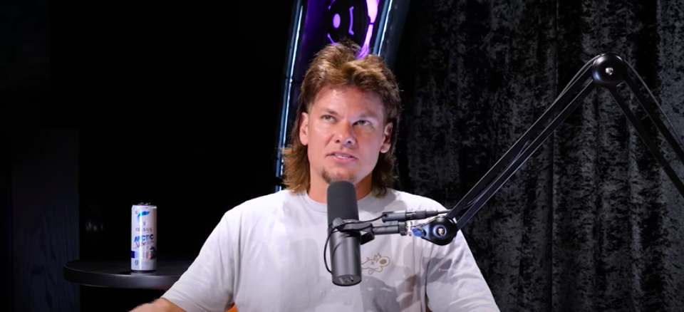 Theo Von on the podcast "This Past Weekend." | Source: Youtube.com/Theo Von