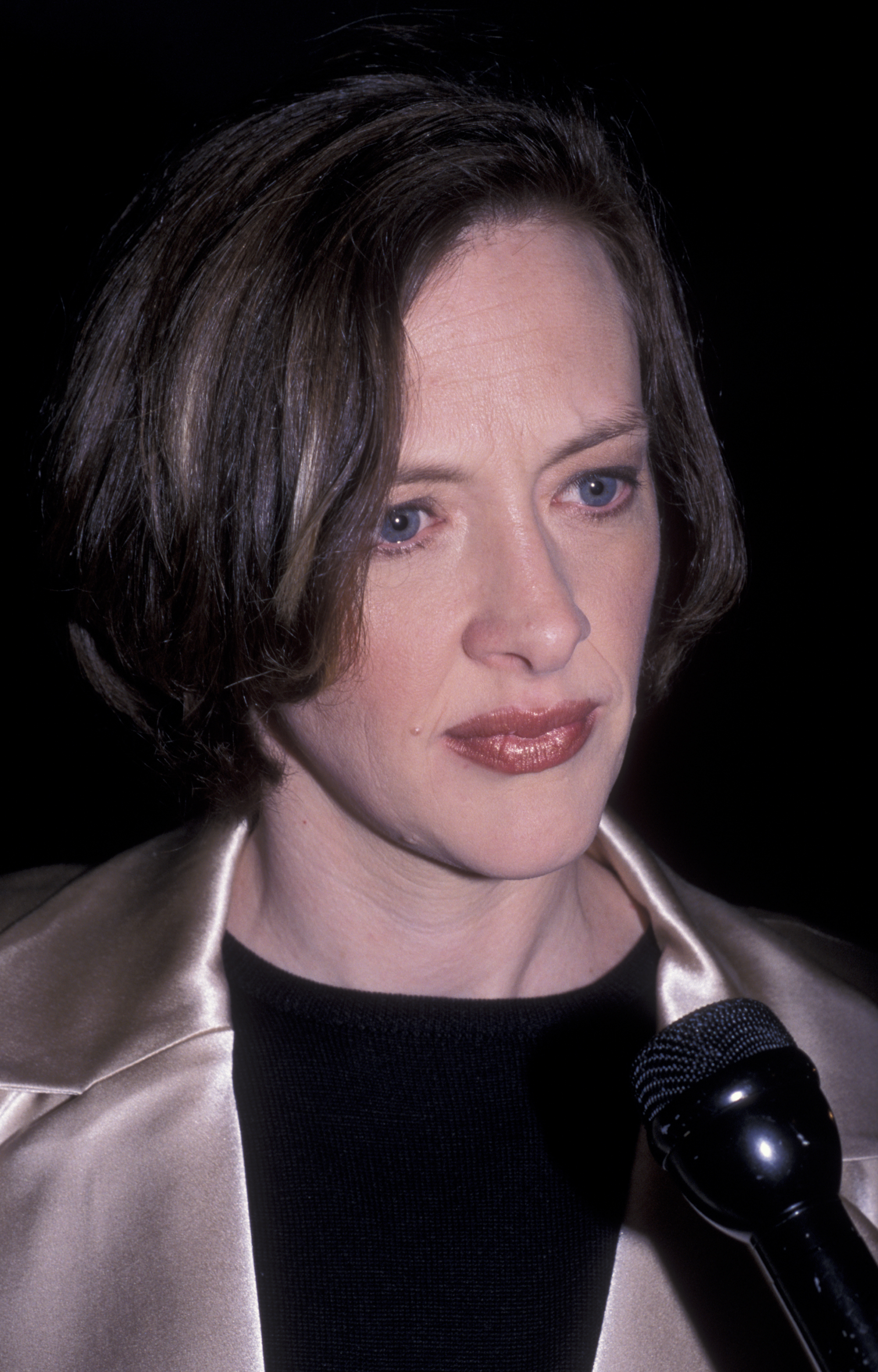 The actress attends the premiere of "Cradle Will Rock" at the Ziegfeld Theater on December 6, 1999 in New York City. | Source: Getty Images