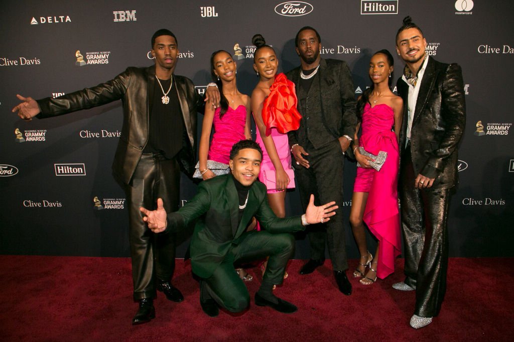 Justin Combs, Sean "Diddy" Combs, Christian Combs, Jessie Combs, Chance Combs, D'Lila Combs y Quincy Brown llegan a la Gala Pre-GRAMMY y GRAMMY Salute el 25 de enero de 2020, en Beverly Hills, California. | Foto: Getty Images