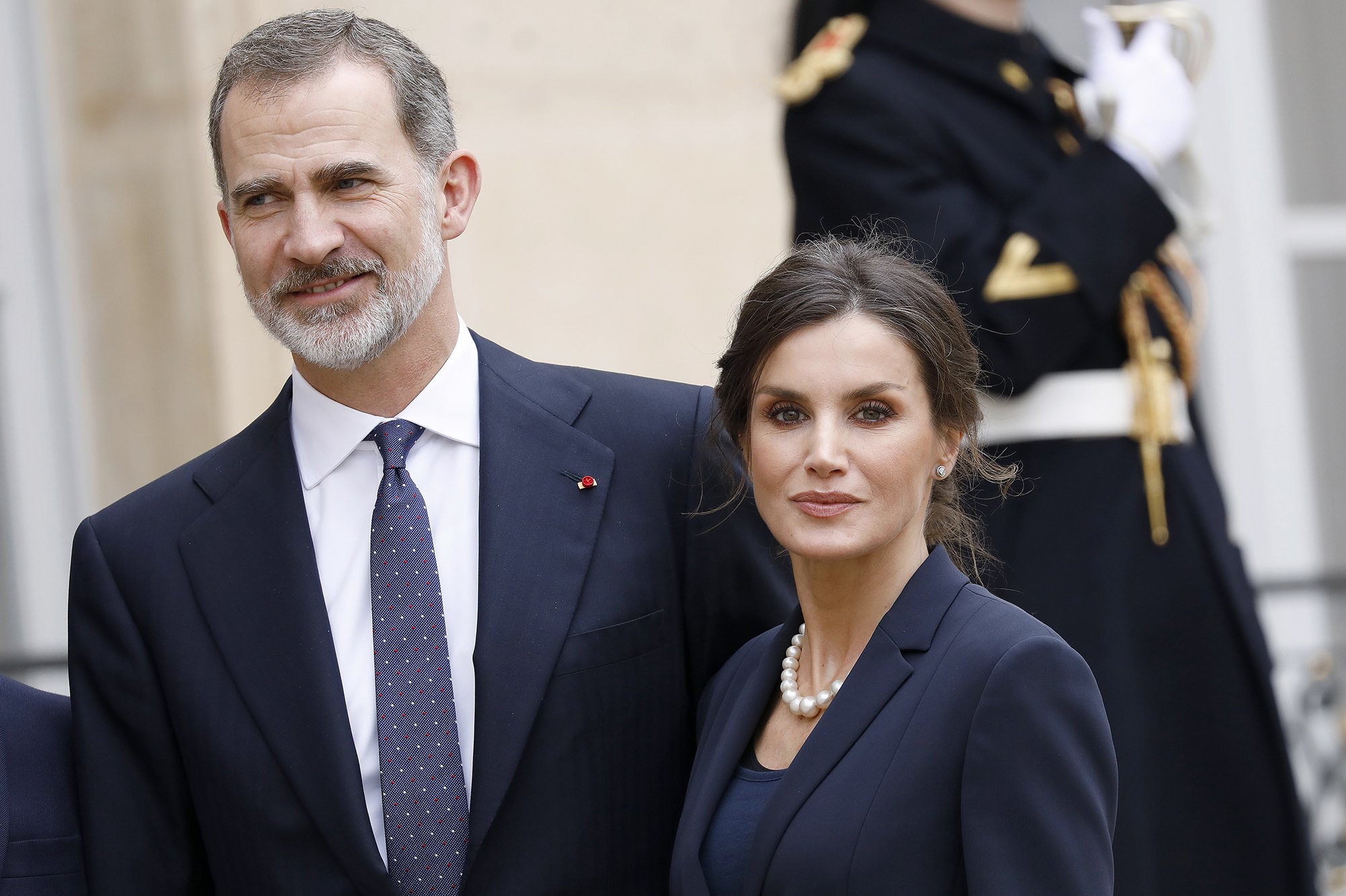 El Rey Felipe de España y la Reina Letizia de España antes de un almuerzo en el Palacio Presidencial del Elíseo el 11 de marzo de 2020 en París, Francia. | Foto: Getty Images