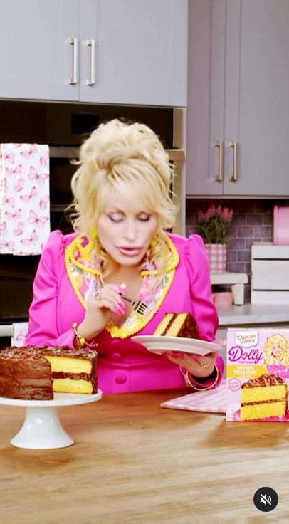 A screenshot of Dolly Parton presenting the cake to her social media followers. | Source: Instagram/dollyparton