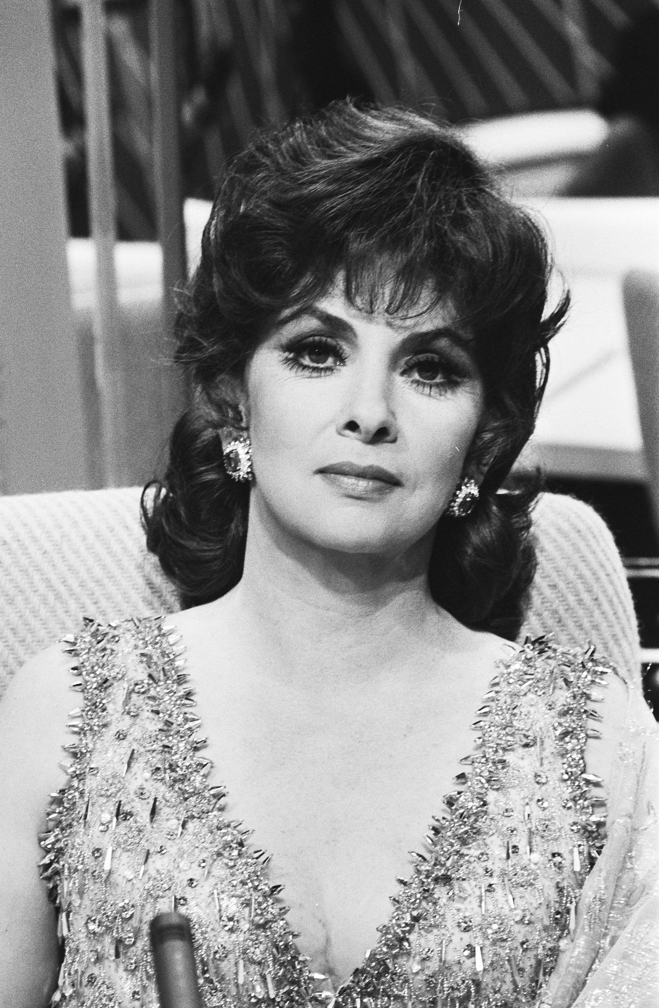 Gina Lollobrigida on the television program "Europaquiz" in 1979. | Source: Wikimedia Commons.