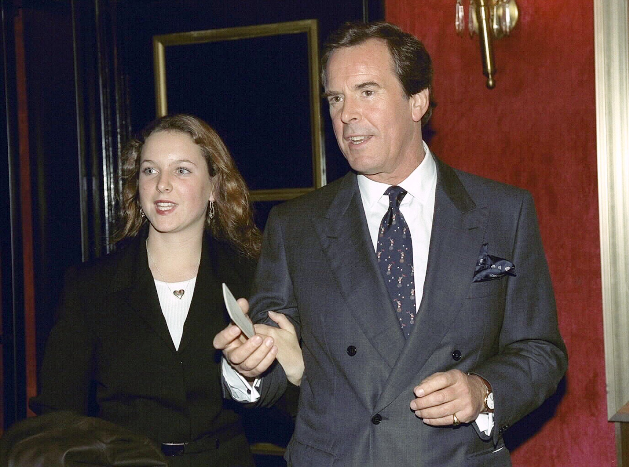 TV news announcer Peter Jennings and daughter attending the premiere of ''Cry, the Beloved Country,'' at the Ziegfeld Theater | Source: Getty Images